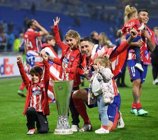 CHÙM ẢNH: Torres chia tay Ateltico cùng chức vô địch Europa League gây xúc động